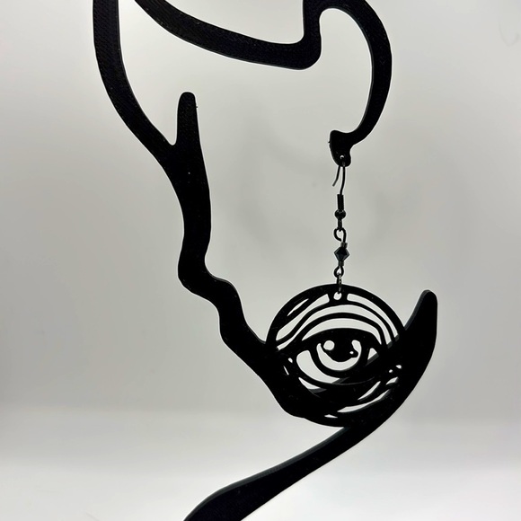 Eye Earrings - Picture 3 of 6